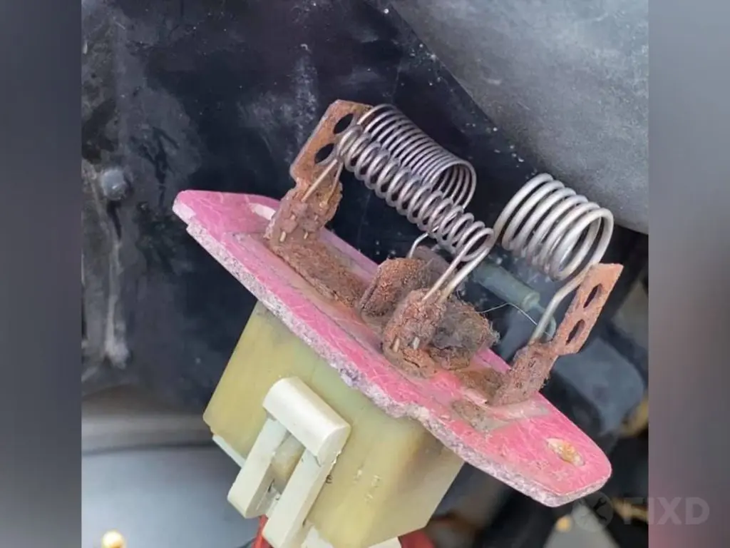 dirty broken blower motor resistor taken from 2004 Ford E250 van