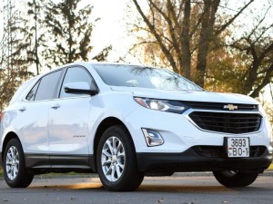 2017 Chevrolet Equinox SUV in white parked at a park