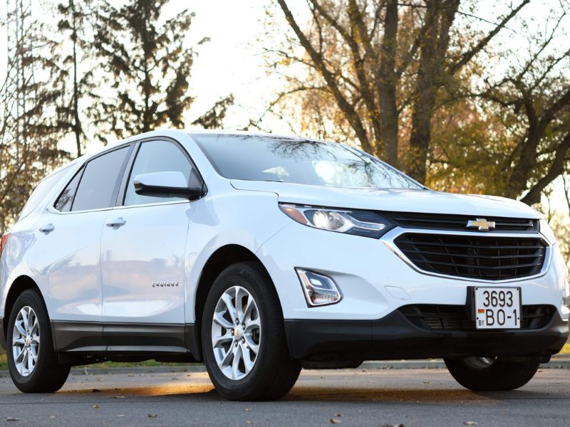 2017 Chevrolet Equinox SUV in white parked at a park