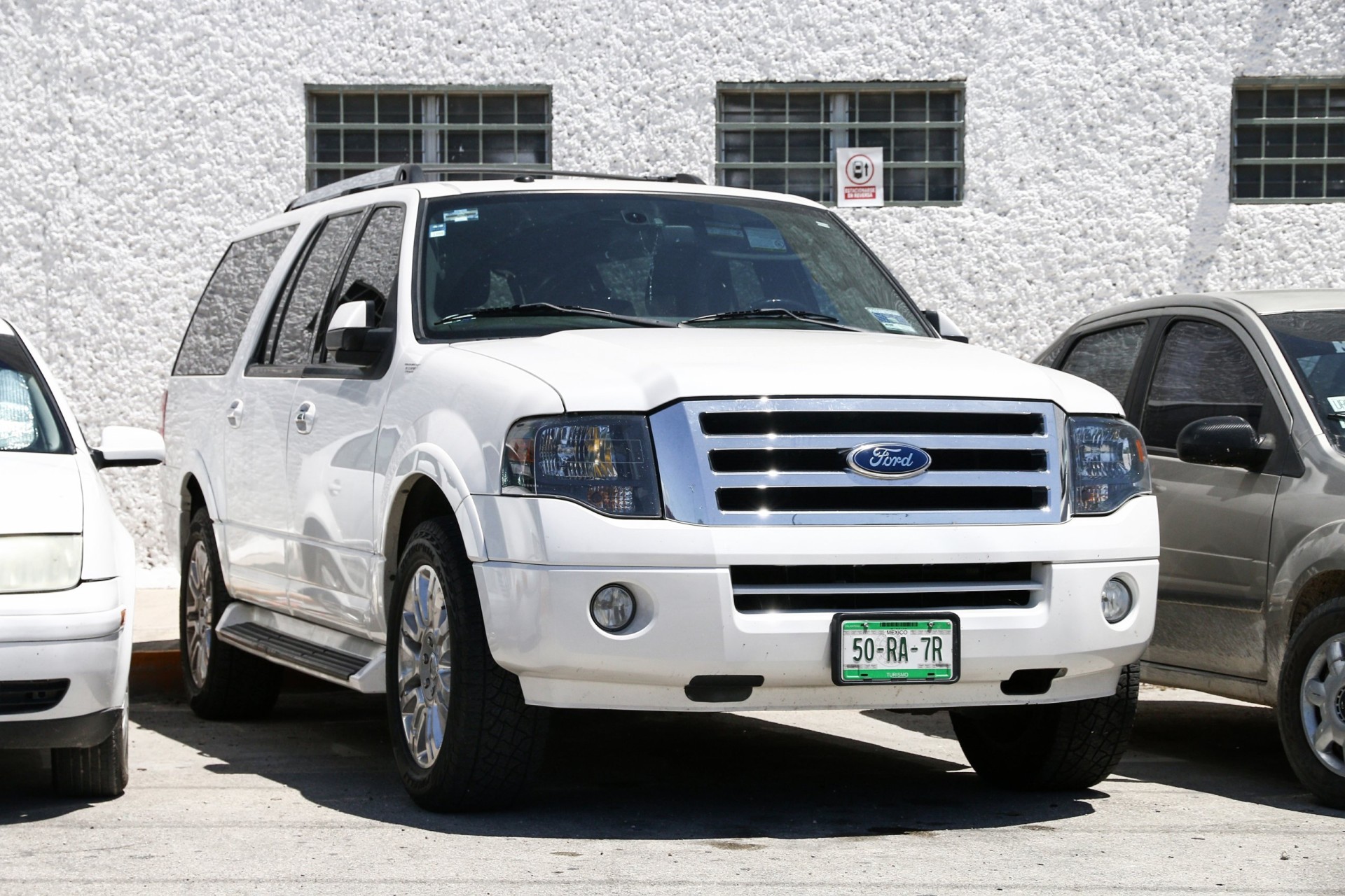 2012 White Ford Expedition in a parking lot