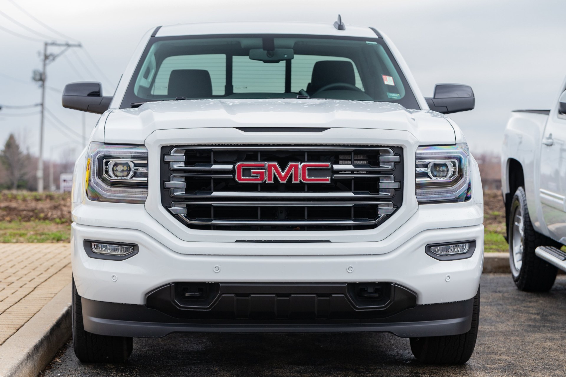 The front end of a white 2018 GMC Sierra 1500 SLT 4WD
