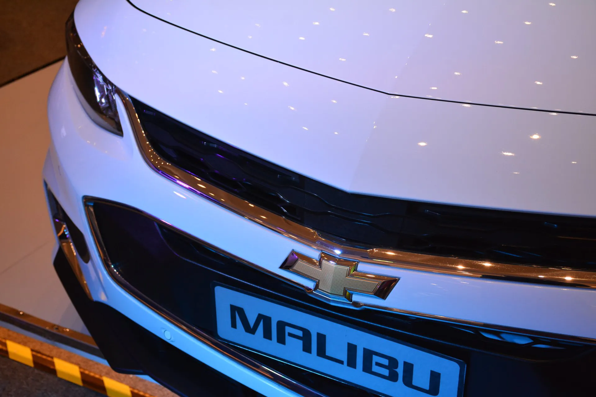 Up-close photo of Chevrolet Malibu front grille