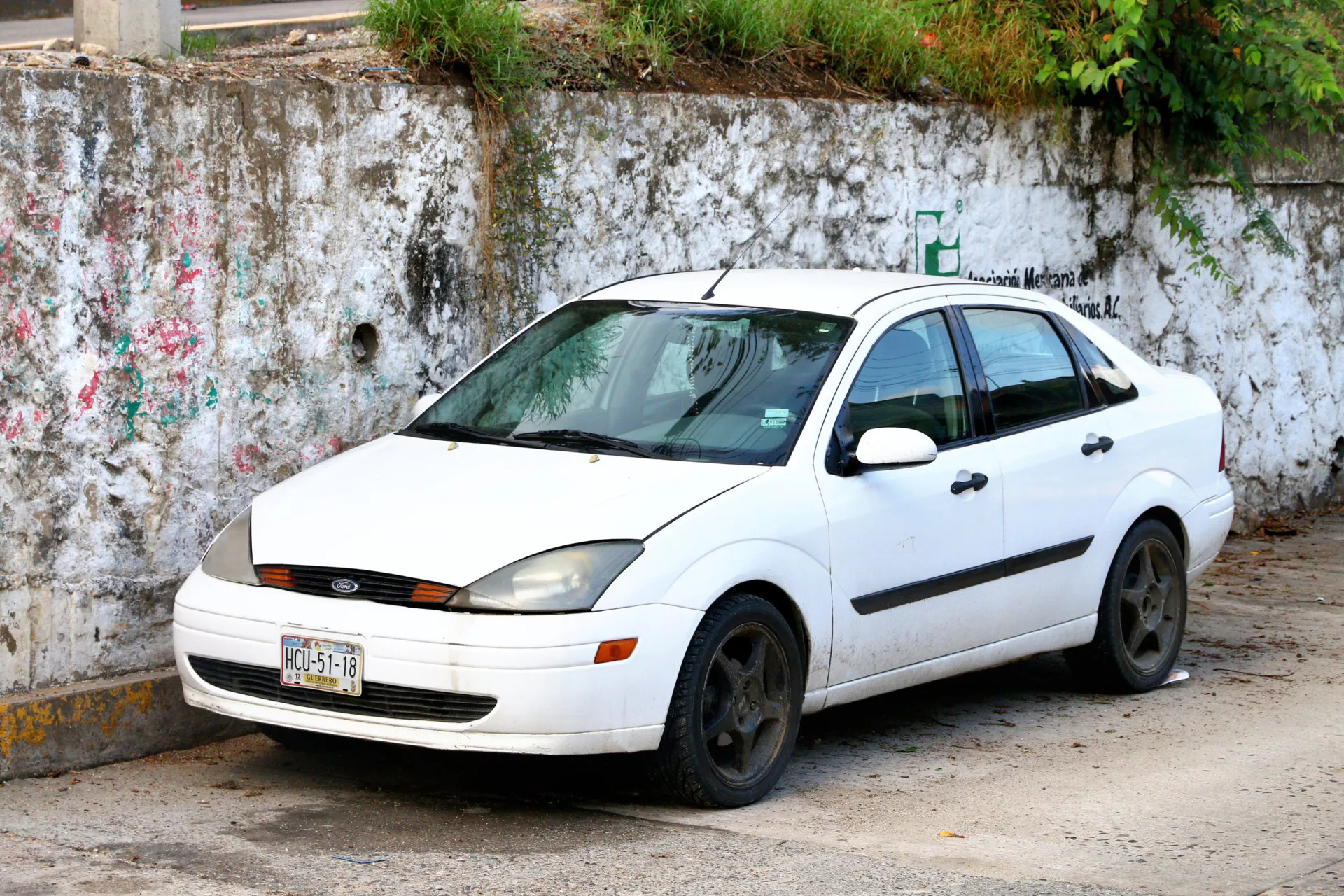 2004 White Ford Focus in the city street.