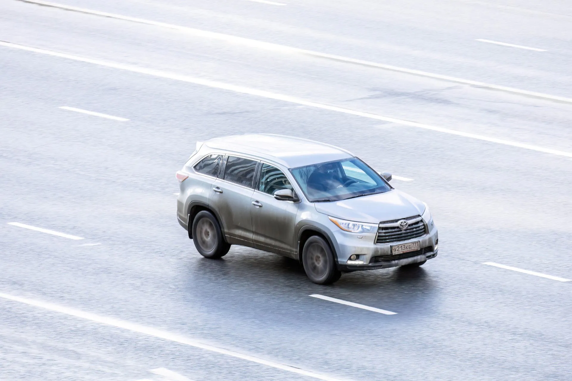 2016 Toyota Highlander in the city street, car in motion