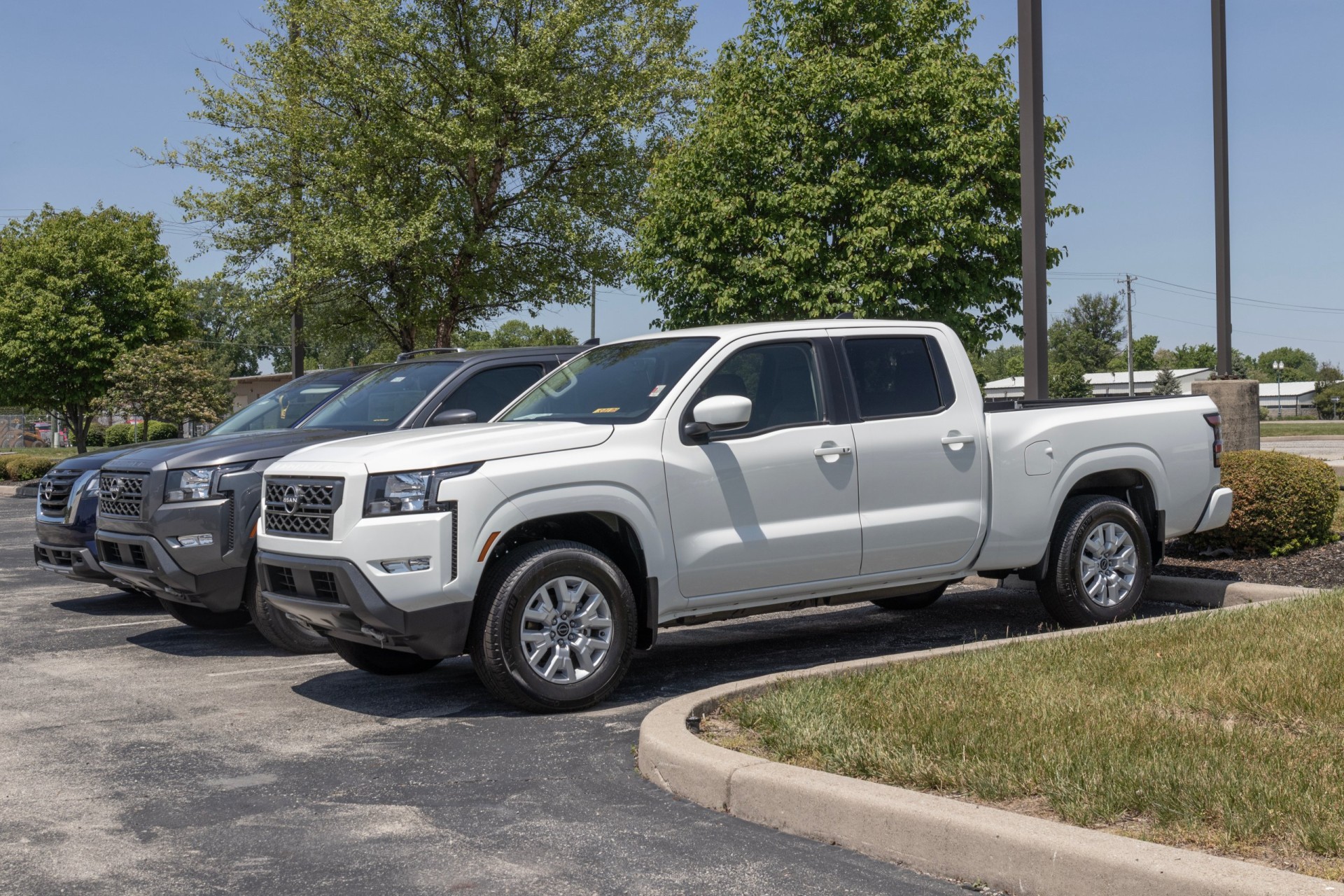 2023 Nissan Frontier pickup truck display at a dealership