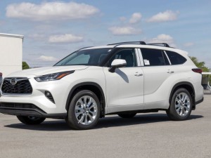 White Toyota Highlander display.