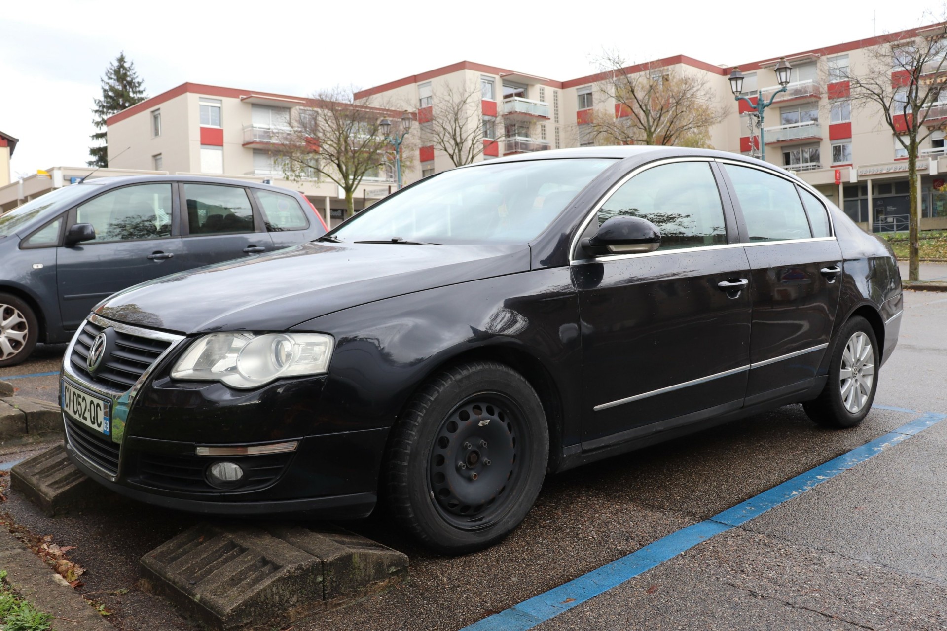 2009 Volkswagen VW Passat parked at a parking lot