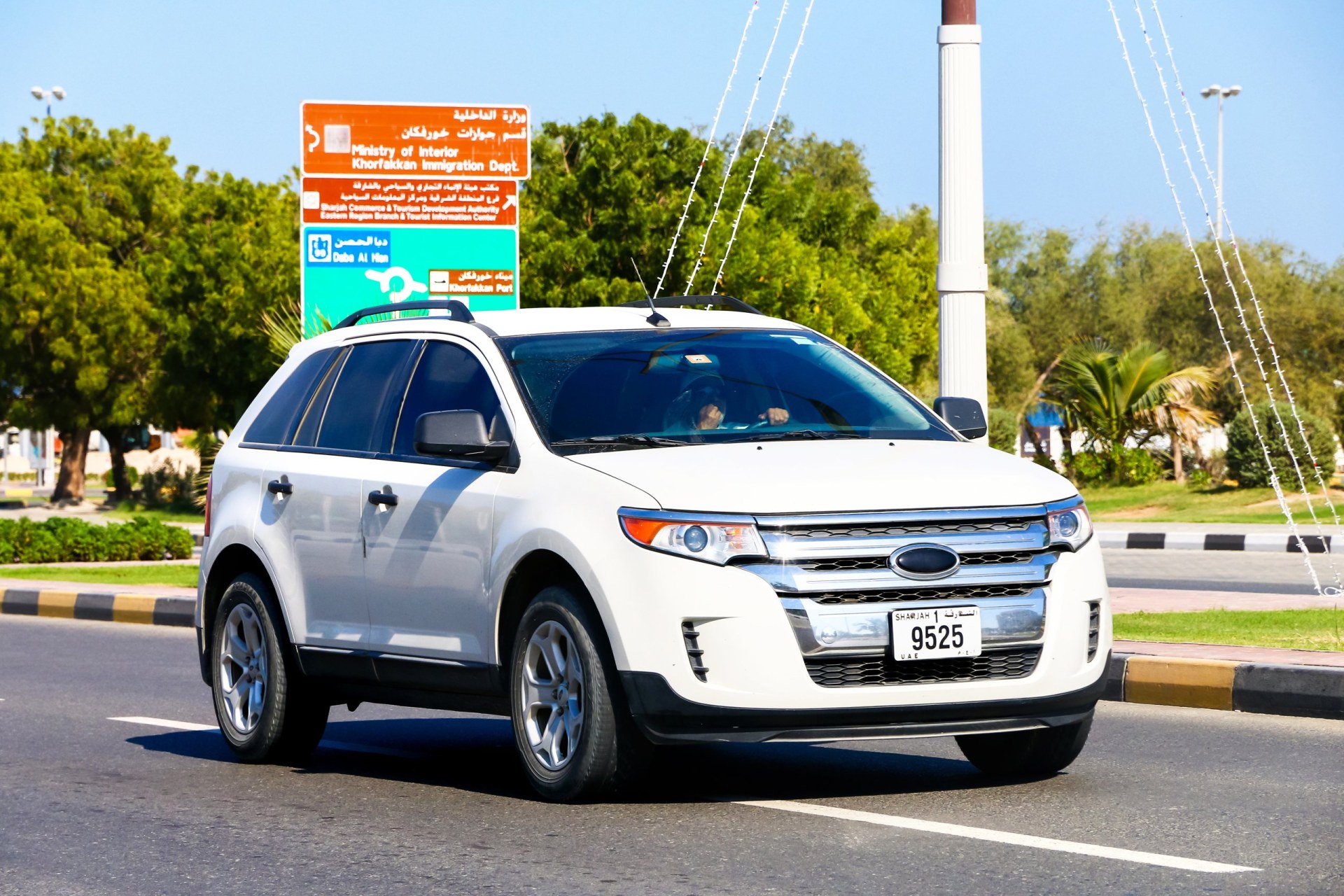 2013 Ford Edge in the city street.