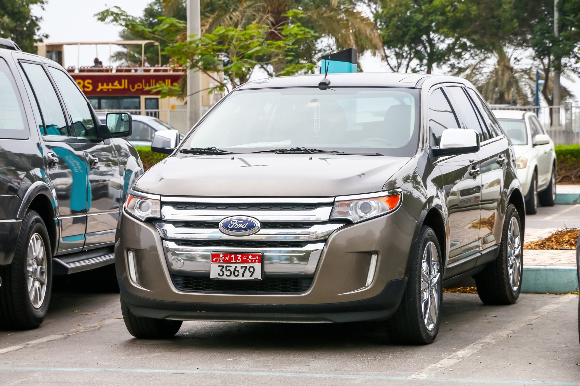 2014 Ford Edge in the city street.