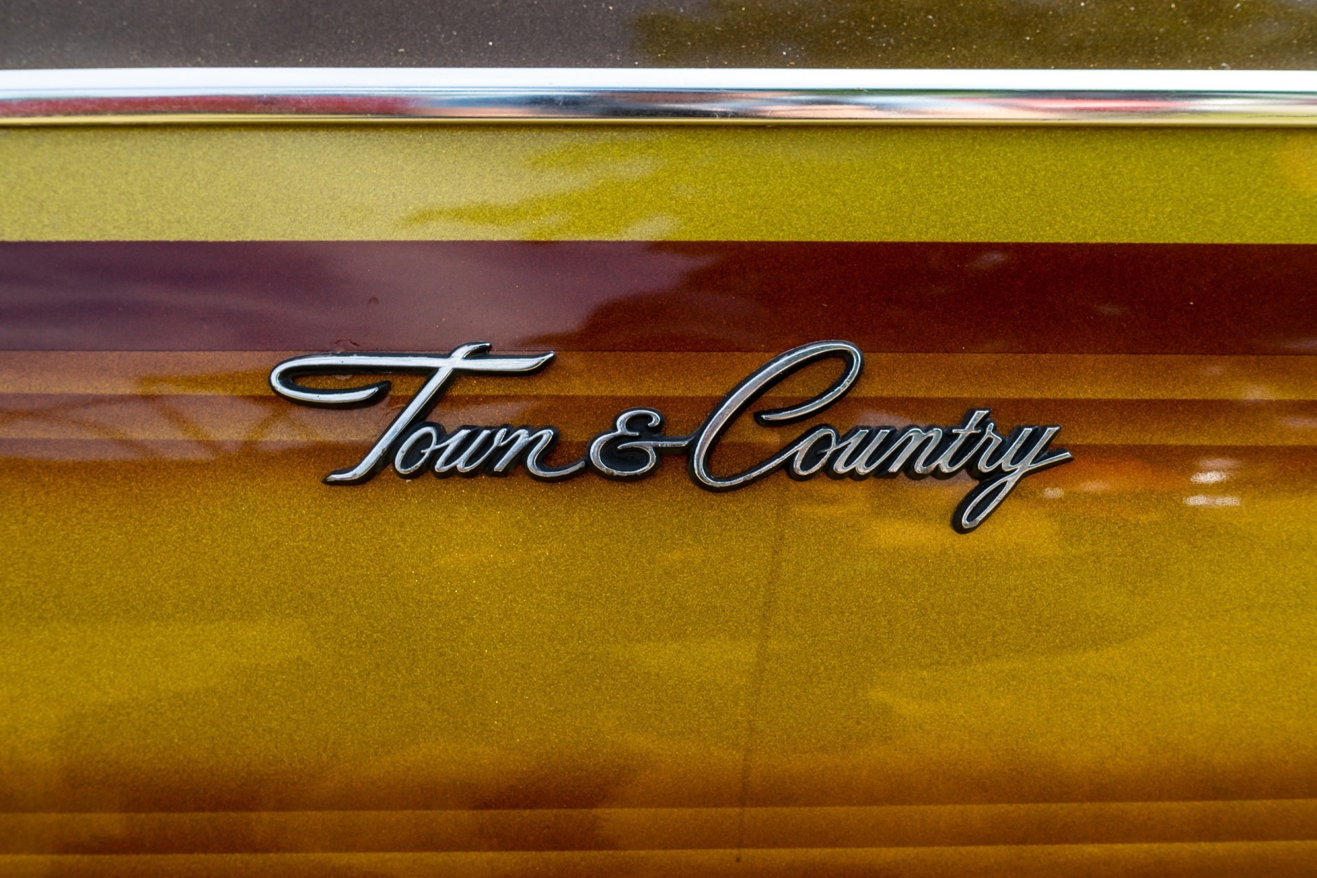 Emblem at the full-size car Chrysler Town & Country