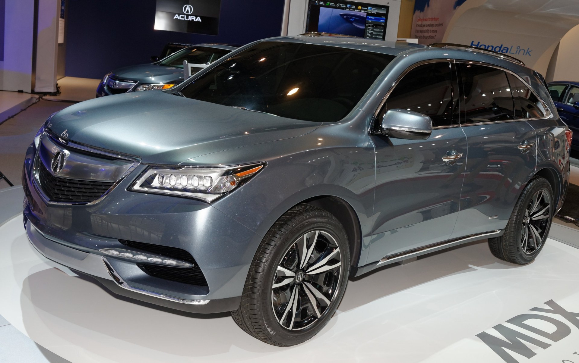 2015 Acura MDX on display at a car show