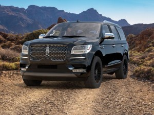2020 Lincoln Navigator on a desert road