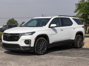 2023 Chevrolet Traverse display at a dealership.