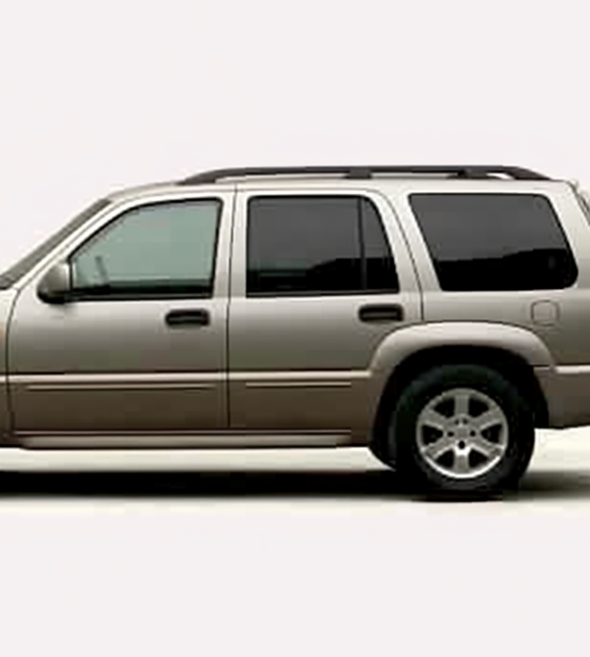 2004 Mercury Mountaineer against a white background